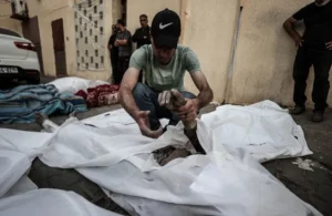 جيش الإحتلال يسلم جثامين 15 فلسطينيا ضمن صفقة التبادل